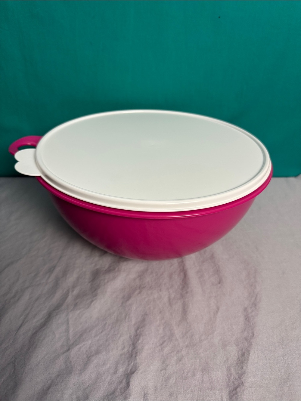 Tupperware NEW 32 Cup That’sa Bowl 7.6L Pink Bowl with White Seal